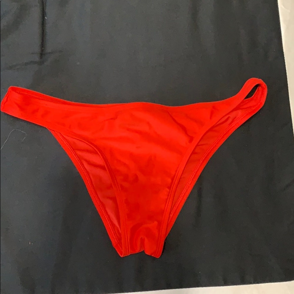 Red scrunch butt bottoms